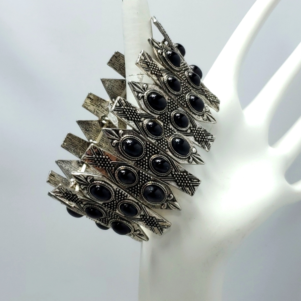 Devan antique silver with black stones stretch bracelet
